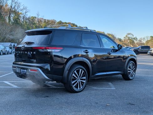 Used 2024 Nissan Pathfinder Platinum w/ Cargo Package image 9