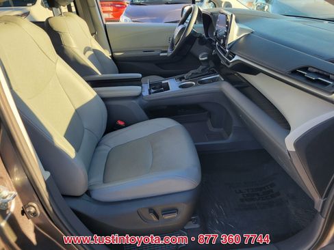 Certified 2023 Toyota Sienna Limited image 17