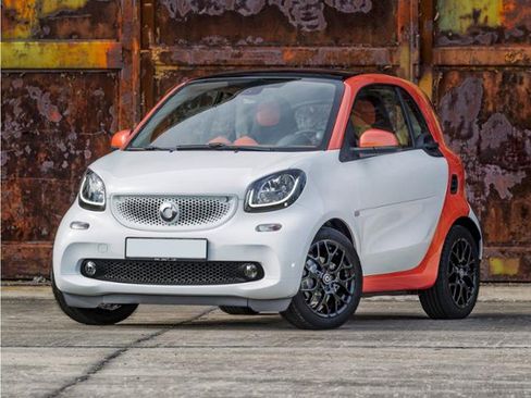Used 2016 smart fortwo passion RWD image 3
