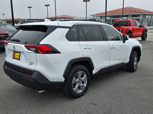 Used 2025 Toyota RAV4 XLE AWD/4WD image 4