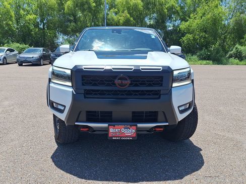 Used 2025 Nissan Frontier PRO-4X w/ Tow Package AWD/4WD image 2