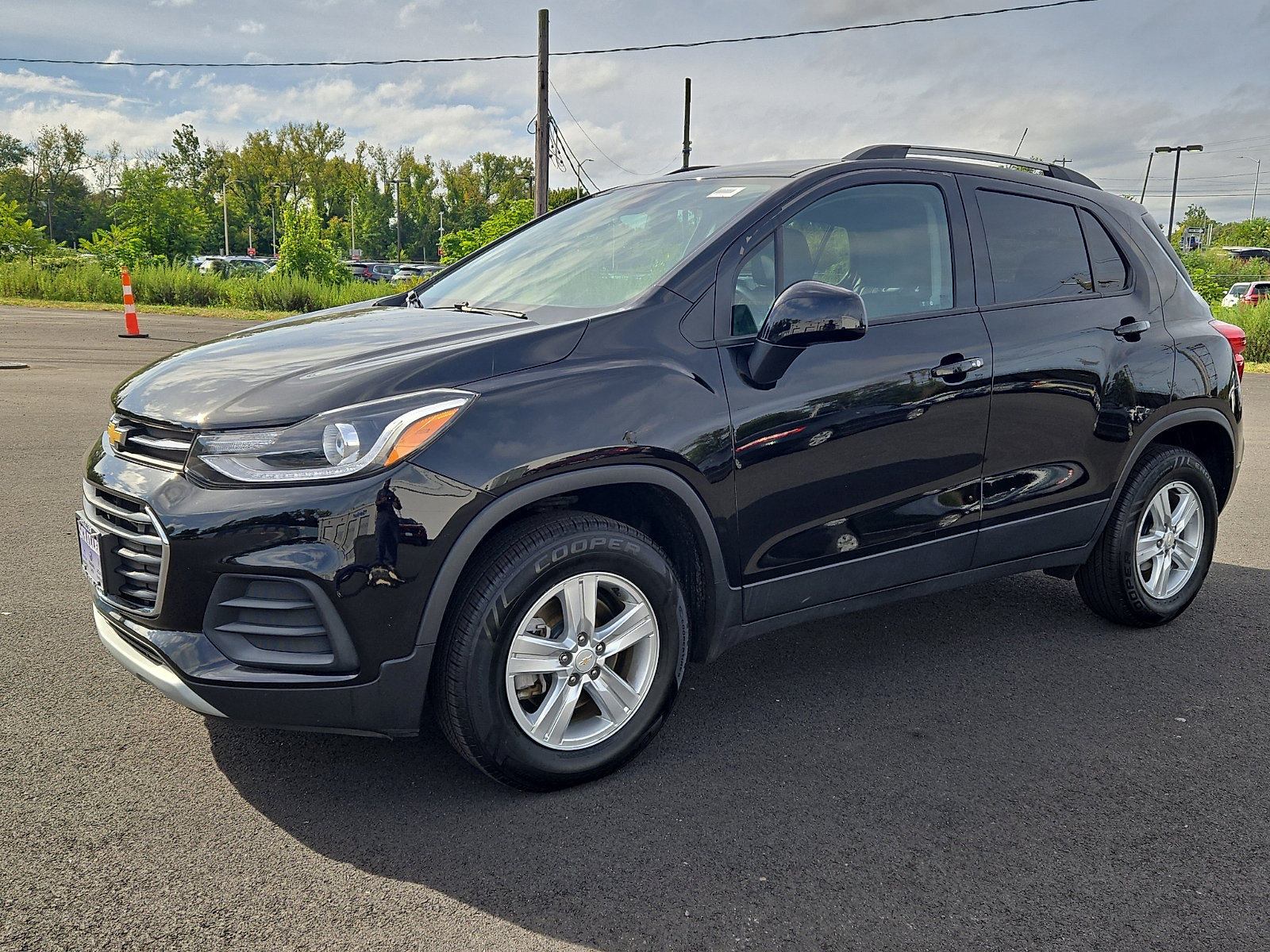 Used 2022 Chevrolet Trax LT w/ LT Convenience Package AWD/4WD image 3