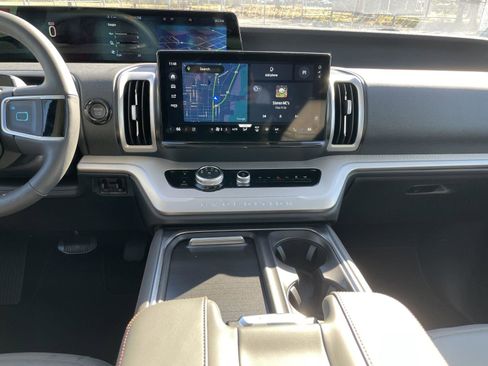 New 2025 Ford Expedition Active image 18