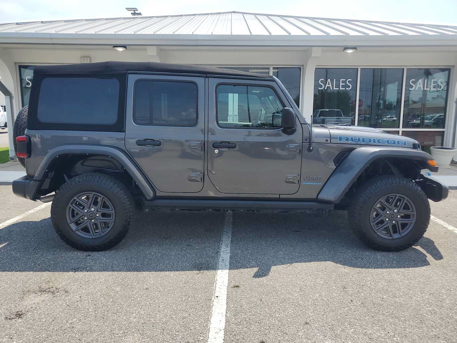 Used 2023 Jeep Wrangler Unlimited Rubicon 4xe AWD/4WD image 9