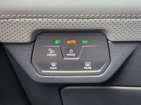 Used 2024 Volkswagen Atlas Peak Edition SE AWD/4WD image 19