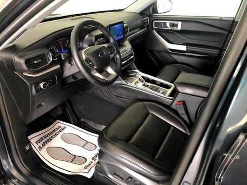 Used 2022 Ford Explorer XLT w/ Equipment Group 202A image 5