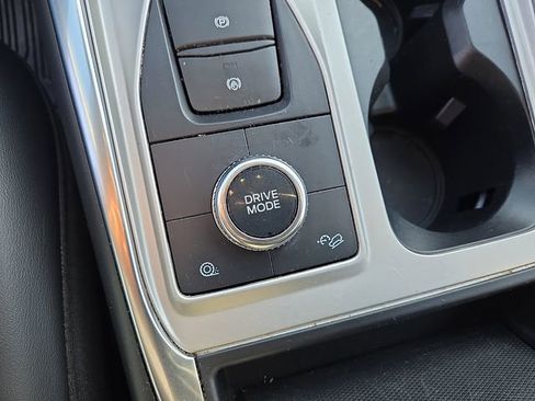 Used 2022 Ford Explorer XLT w/ Equipment Group 202A image 27