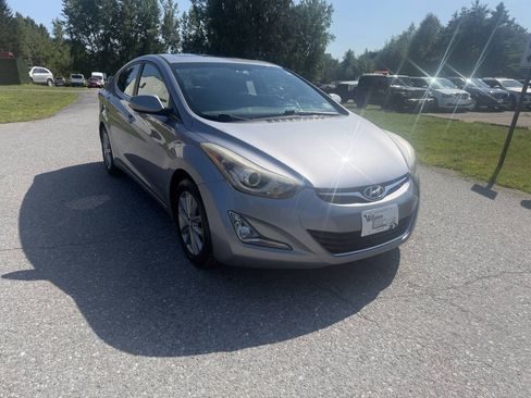 Used 2015 Hyundai Elantra SE w/ Option Group 03 FWD image 7