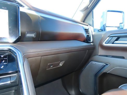 Used 2025 GMC Sierra 3500 Denali w/ Denali Reserve Package image 34