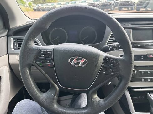 Used 2015 Hyundai Sonata SE w/ Option Group 09 FWD image 8
