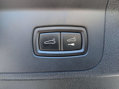 Used 2020 Porsche Panamera RWD image 34