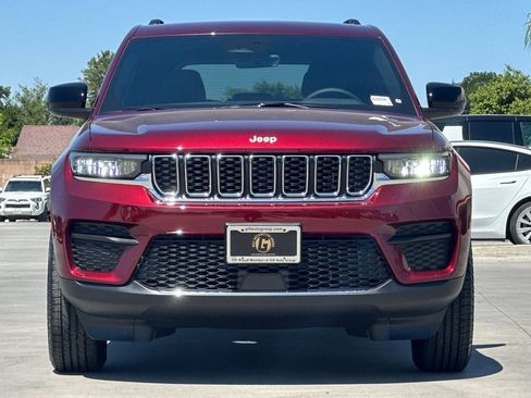 New 2025 Jeep Grand Cherokee Laredo w/ Luxury Tech Group I RWD image 10