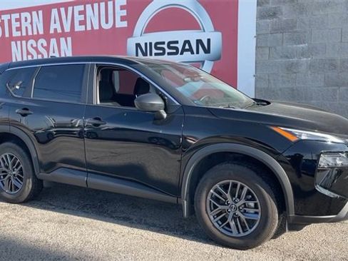 Used 2025 Nissan Rogue S image 3