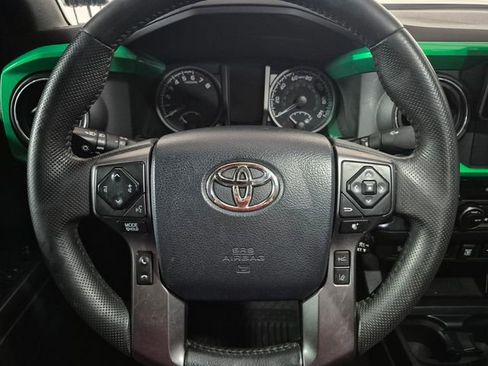 Used 2020 Toyota Tacoma TRD Off-Road w/ TRD Premium Off Road Package AWD/4WD image 18