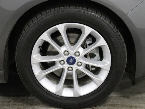 Used 2020 Ford Fusion SE image 12