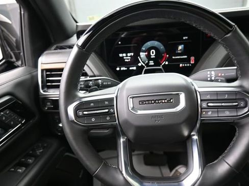 Used 2025 GMC Yukon XL Denali w/ Denali Reserve Package AWD/4WD image 8