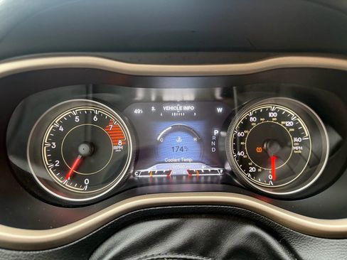 Used 2017 Jeep Cherokee Limited image 10