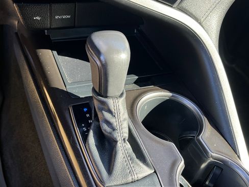 Used 2021 Toyota Camry SE w/ Convenience Package image 14