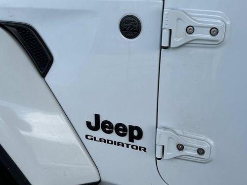 Used 2022 Jeep Gladiator Sport AWD/4WD image 14