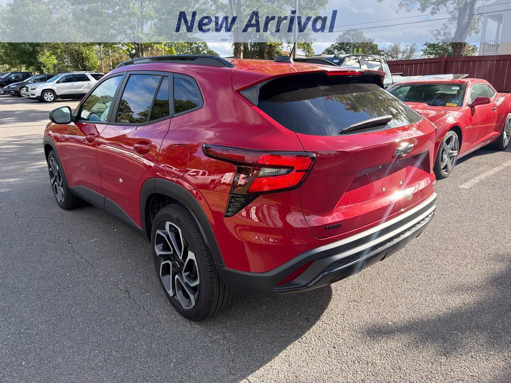 Used 2026 Chevrolet Trax RS FWD image 9