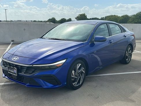 Used 2025 Hyundai Elantra Limited FWD image 9