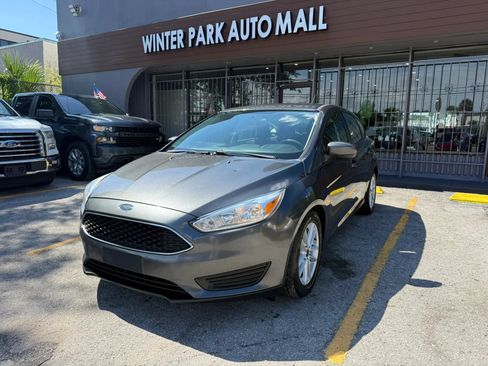 Used 2018 Ford Focus SE FWD image 1