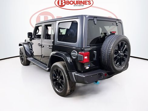 Used 2023 Jeep Wrangler Unlimited Sahara w/ Cold Weather Group image 8