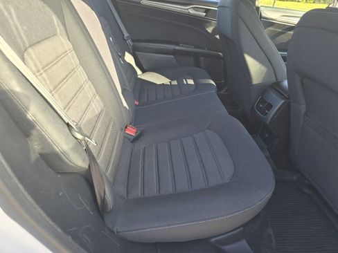 Used 2020 Ford Fusion SE image 18