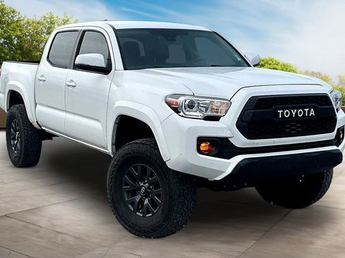 Used 2020 Toyota Tacoma SR5 w/ Technology Package AWD/4WD image 8