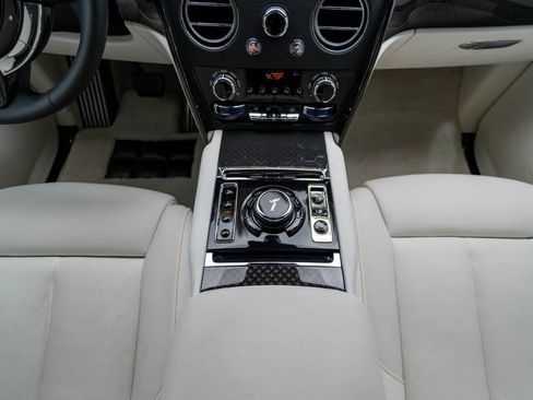 Used 2022 Rolls-Royce Cullinan Black Badge w/ Dark Exterior Package AWD/4WD image 36