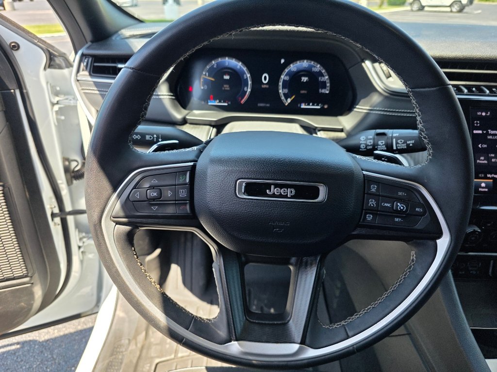 Used 2023 Jeep Grand Cherokee L Laredo AWD/4WD image 21