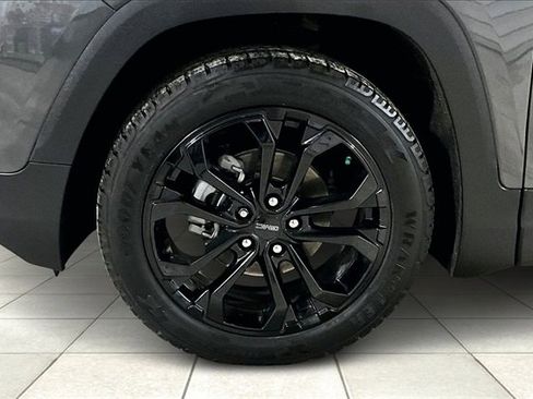 Used 2021 GMC Terrain SLE w/ Driver Convenience Package image 9