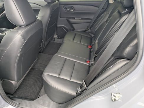 Used 2024 Nissan Rogue SL w/ SL Premium Package image 17