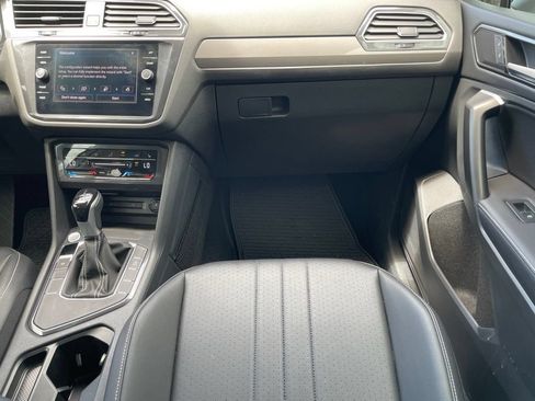 Used 2024 Volkswagen Tiguan SE FWD image 25