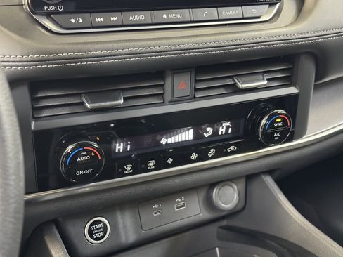 Used 2023 Nissan Rogue SV image 35