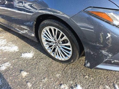 Used 2019 Toyota Avalon Limited image 8