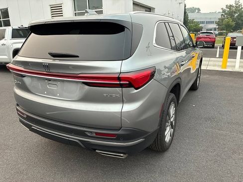 Used 2025 Buick Enclave Preferred AWD/4WD image 10