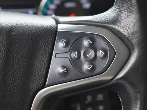 Used 2018 Chevrolet Suburban LT image 26