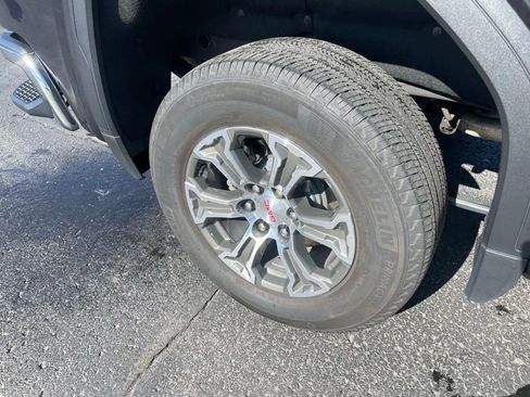 Used 2025 GMC Sierra 1500 SLT image 3