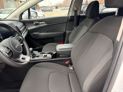 Used 2025 Kia Sportage LX image 24