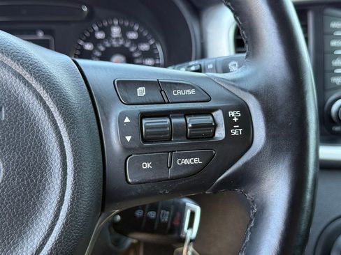 Used 2018 Kia Sorento LX image 24