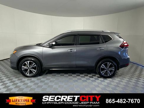 Used 2020 Nissan Rogue SV w/ Premium Package AWD/4WD image 4