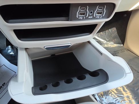 Used 2024 Chrysler Pacifica Touring-L FWD image 47