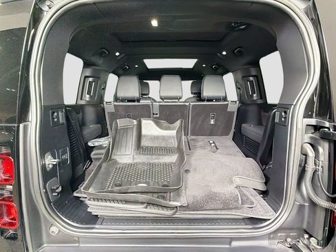 Used 2023 Land Rover Defender 130 SE AWD/4WD image 28