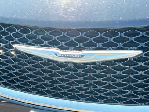 Used 2024 Chrysler Pacifica Limited FWD image 36