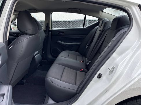 Used 2025 Nissan Altima 2.5 SV FWD image 25