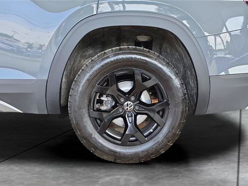 Used 2024 Volkswagen Atlas Peak Edition SE AWD/4WD image 33