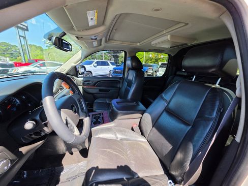 Used 2012 Chevrolet Avalanche LTZ AWD/4WD image 8