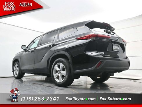 Used 2023 Toyota Highlander LE AWD/4WD image 18