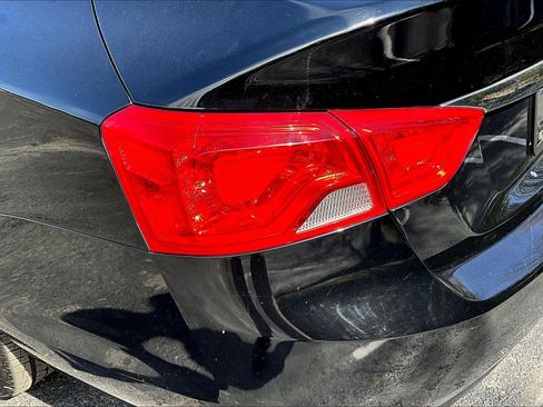 Used 2018 Chevrolet Impala LS FWD image 23